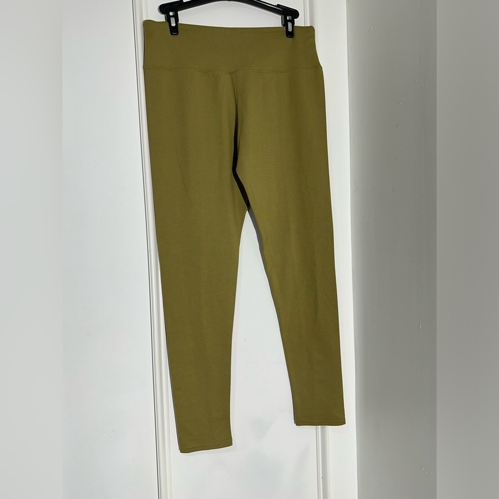 NWT Vivi Diva Green Solid
Stretch Leggings Size Medium